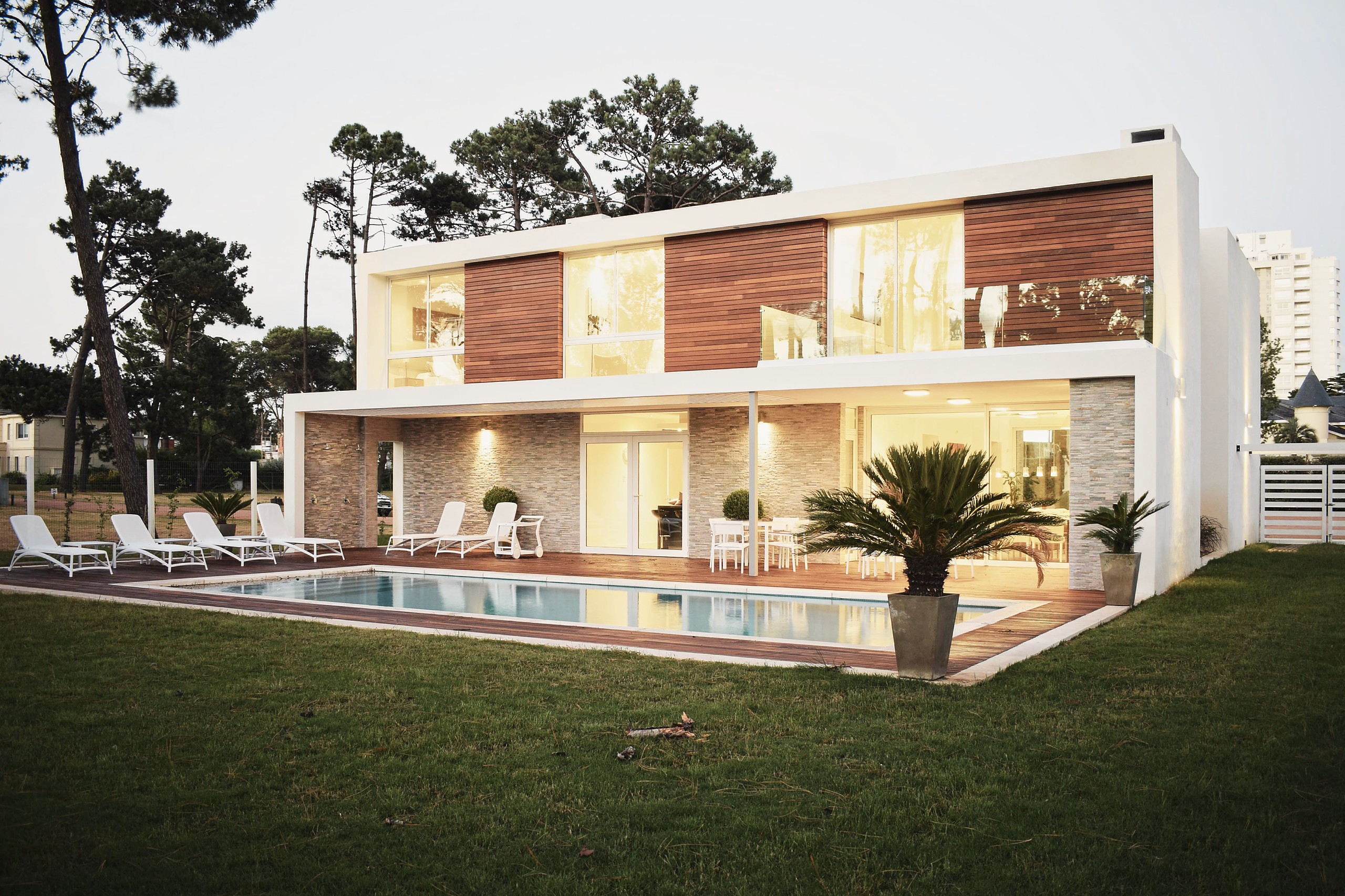 Contrafrente y piscina de Boulevard Park
