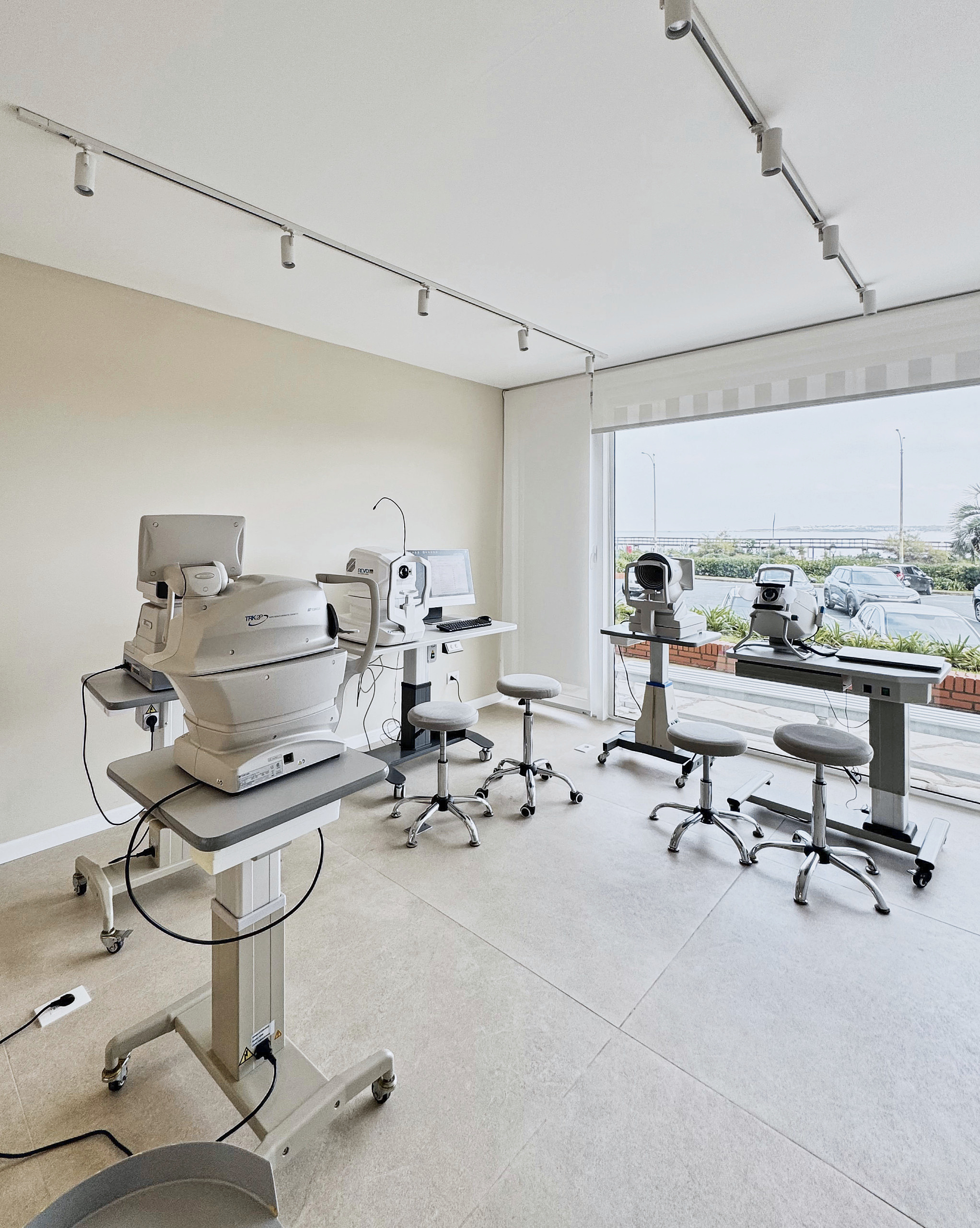 Sala de equipos oftalmológicos de Clínica Berrutti
